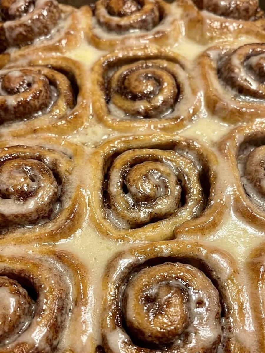 cinnamon-rolls-close