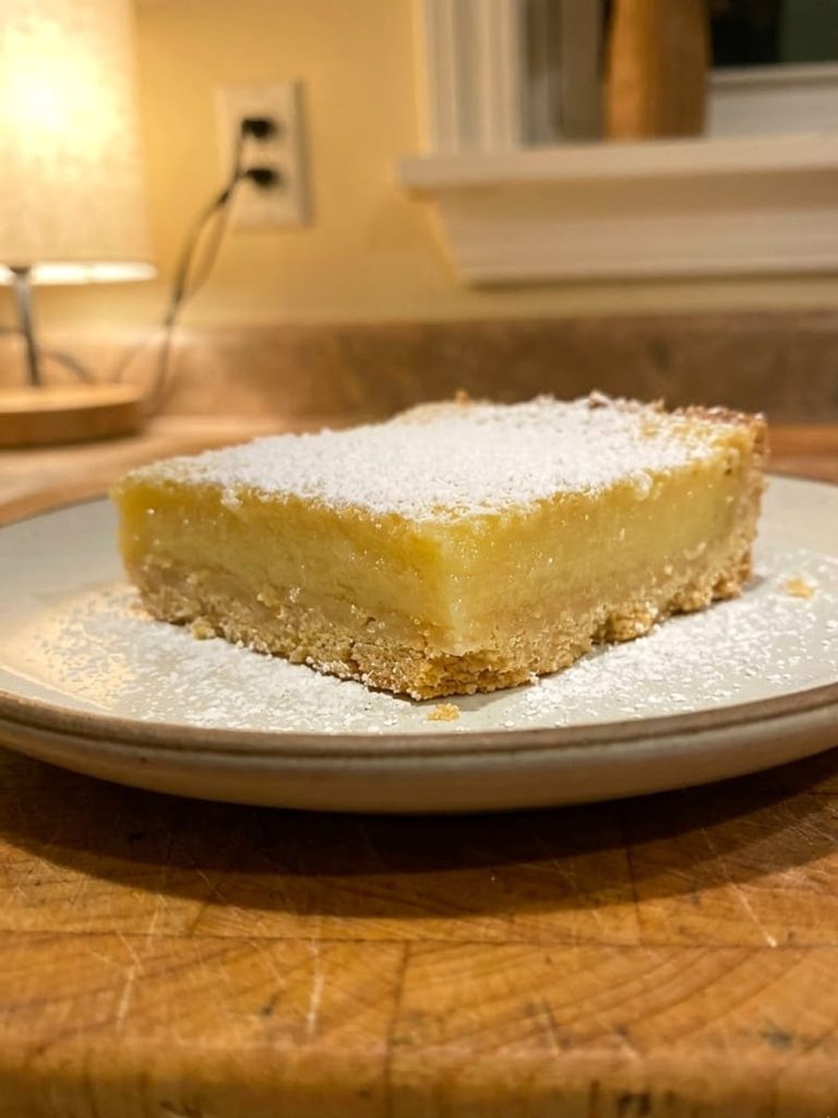 close up of lemon bars